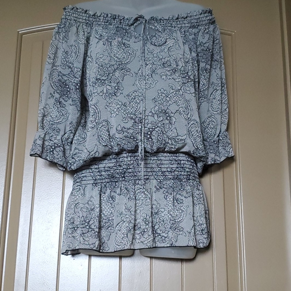 Urban behavior sheer top
